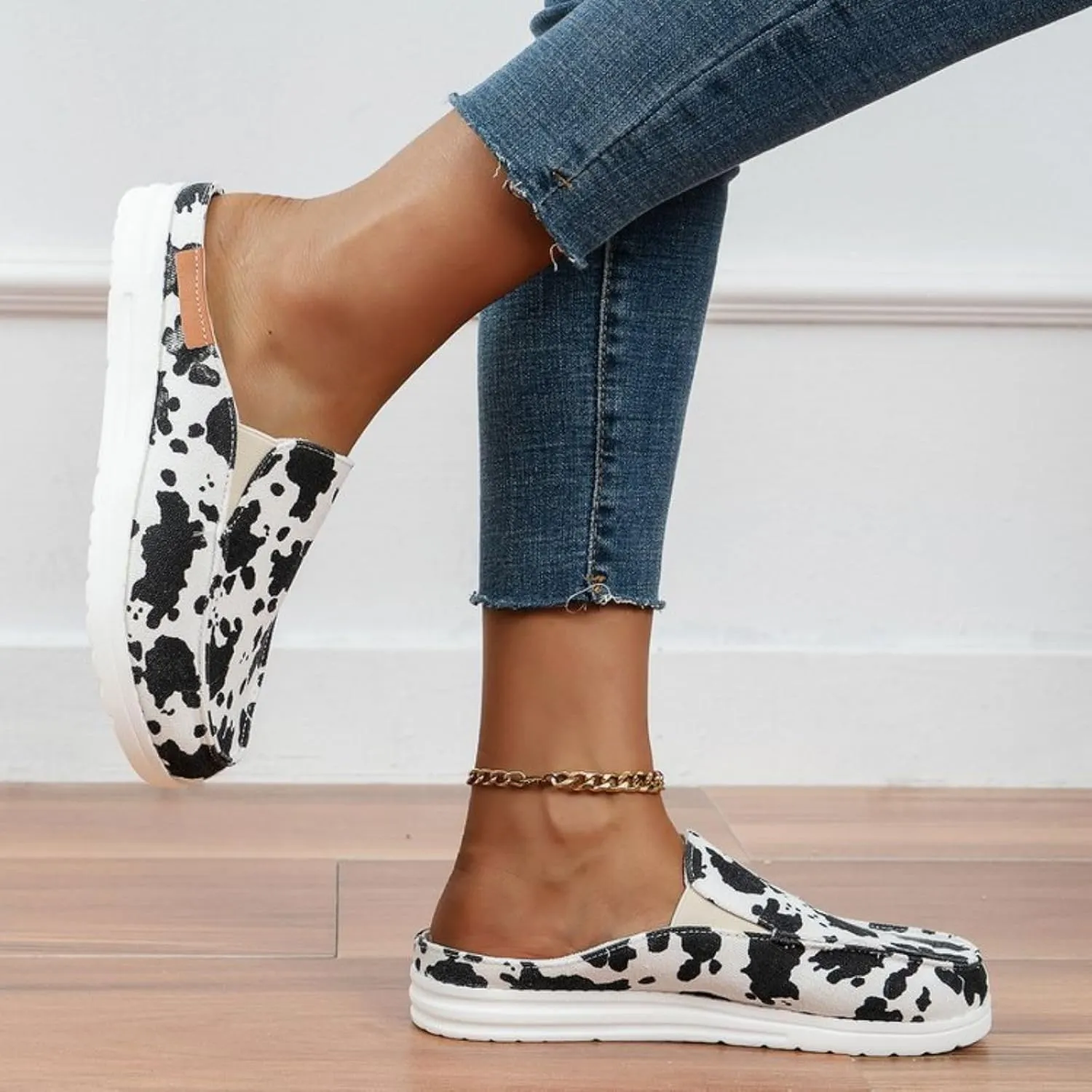 Women Canvas Slip On Lightweight Mule Sneaker,Summer Fashion Back Flats Walking Shoes Closed Round Toe Low Top Casual Loafer Comfort Leopard Print Flat Slippers,Non-Slip Sneakers 2025